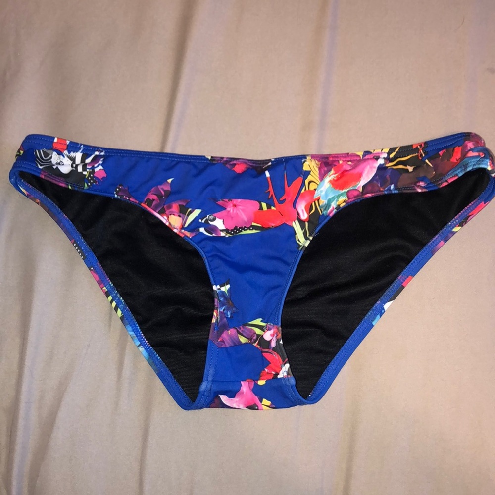 Volcom bathing suit bottoms